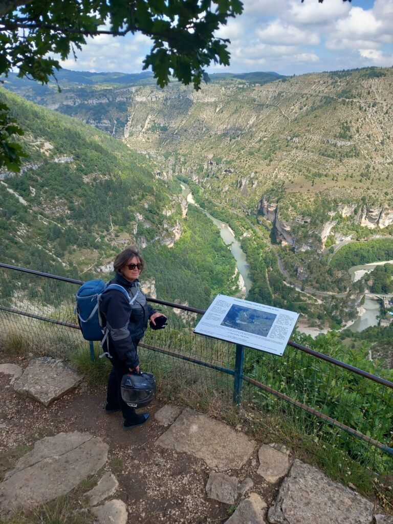 Sophie devant paysage de Milau